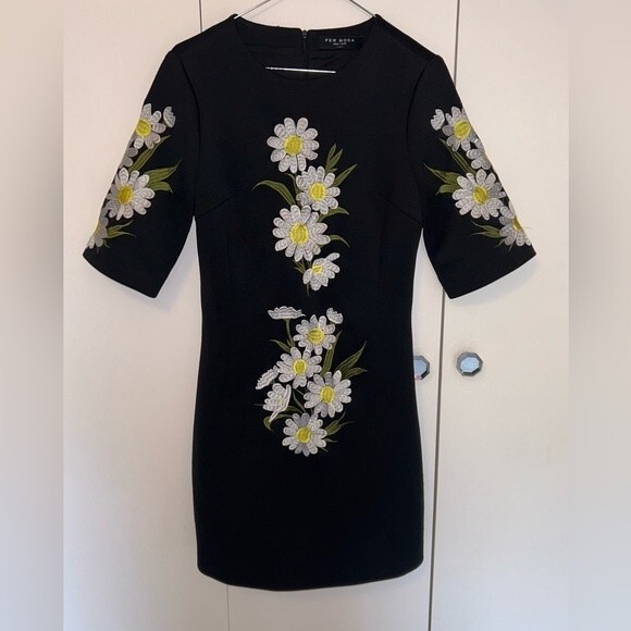 Few Moda New York Black Chamomile Daisy Embroidered Mini Dress Zip Back Sz M - Picture 1 of 9